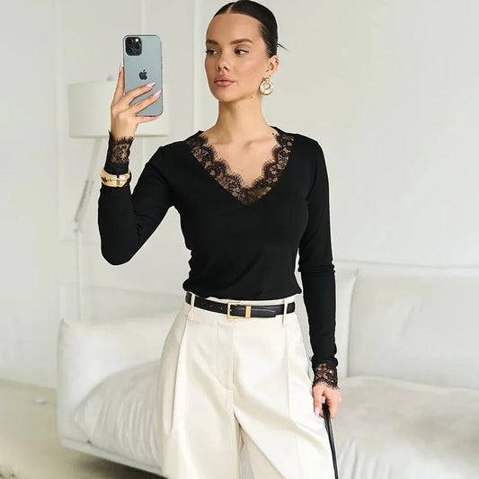 Luna V-Hals Lace Top – Slim Fit